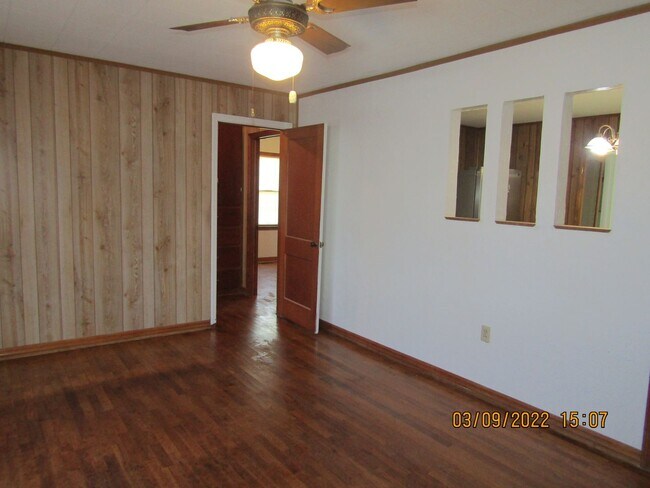 Foto del edificio - centrally located, pets negotiable with ow...