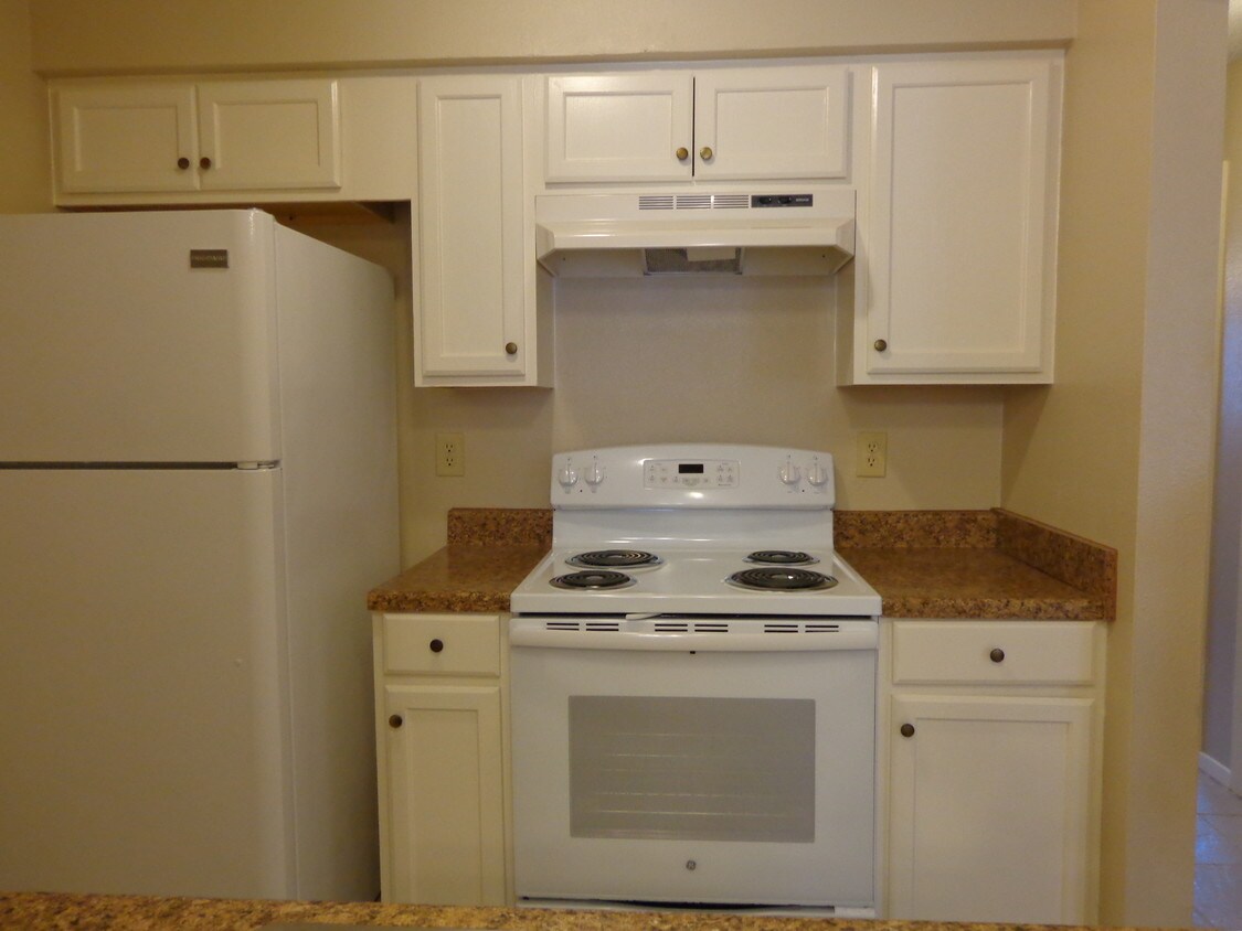 Primary Photo - 1401 W Dove Ave