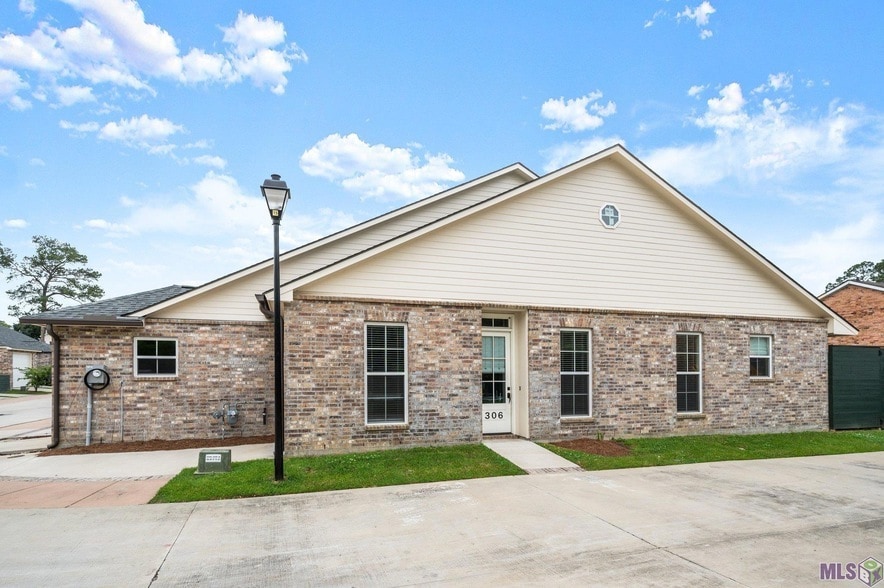Primary Photo - 306 Saint Thomas Lane