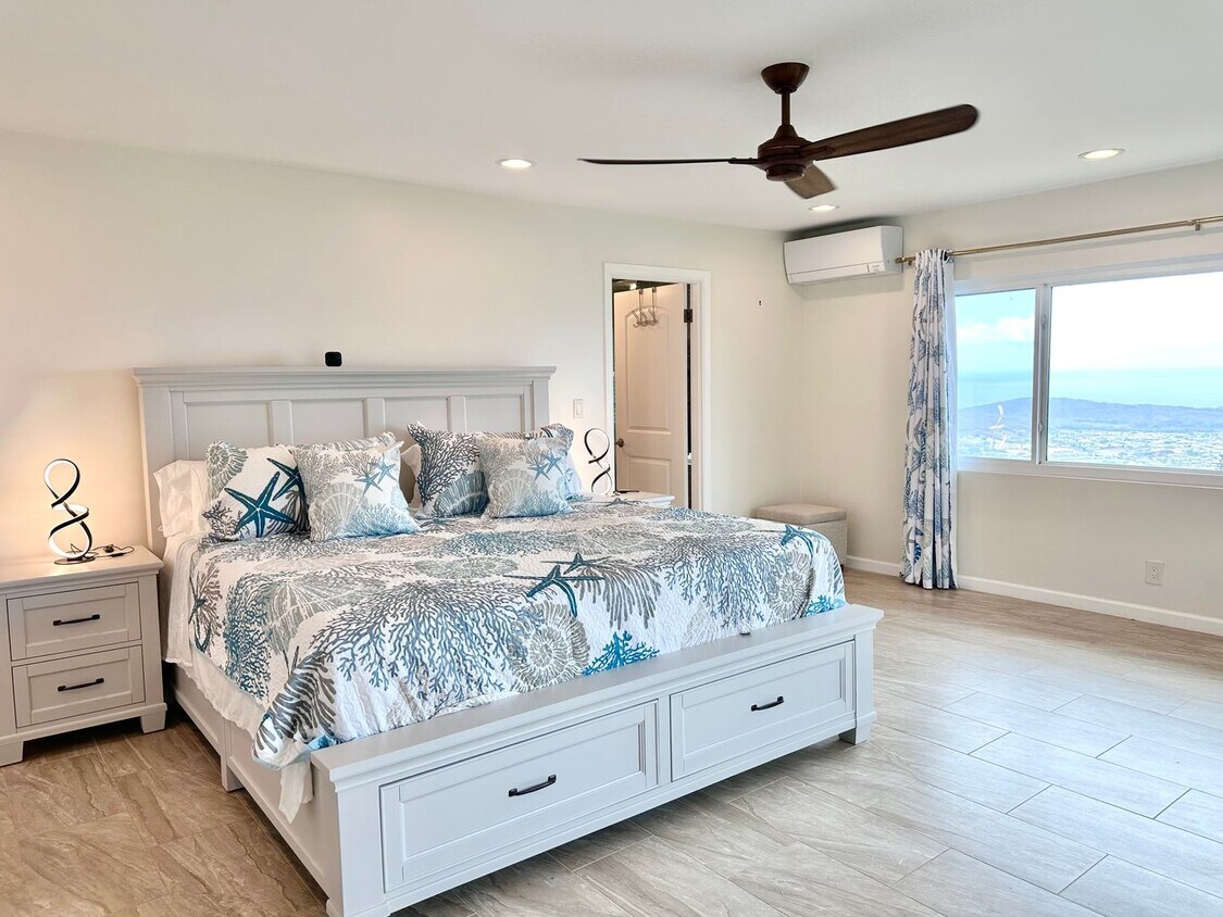 Foto principal - Fully Furnished 4 BD/3 BA Home in Mariner'...