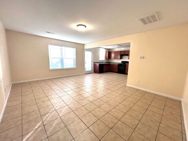 Foto del edificio - Newer 3BD/2.5 BA home w/ garage in quiet s...