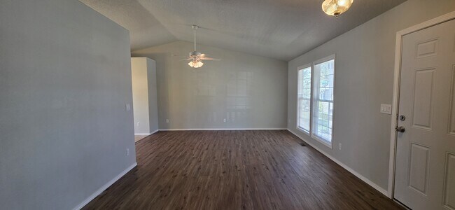 Foto del edificio - 907 Aspen Grove St