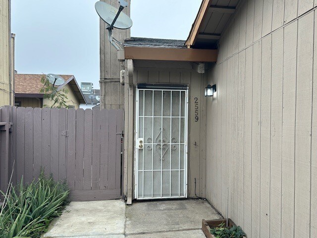 Foto del edificio - North Stockton Duplex – 3 Bed / 2 Bath / 2-Car Garage