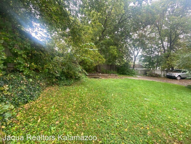 Building Photo - 4 br, 2 bath House - 1916 Cameron Street