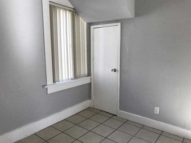 Building Photo - 1130 Raymond Ave