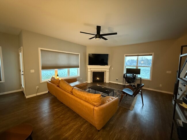 Building Photo - 5483 Adrian Cir