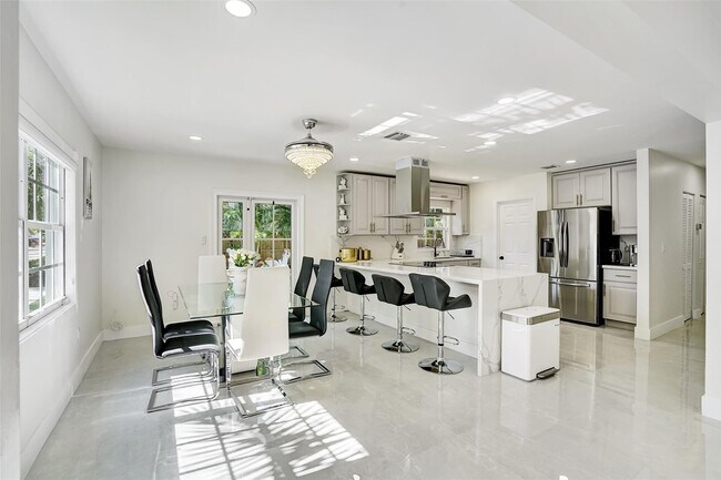 Building Photo - 1129 NE 2nd Ave