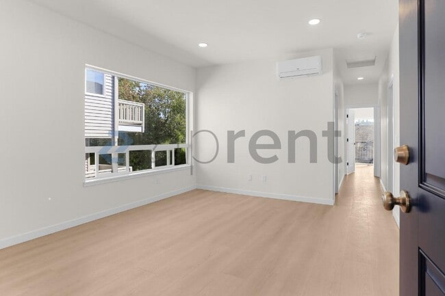 Building Photo - Unit A