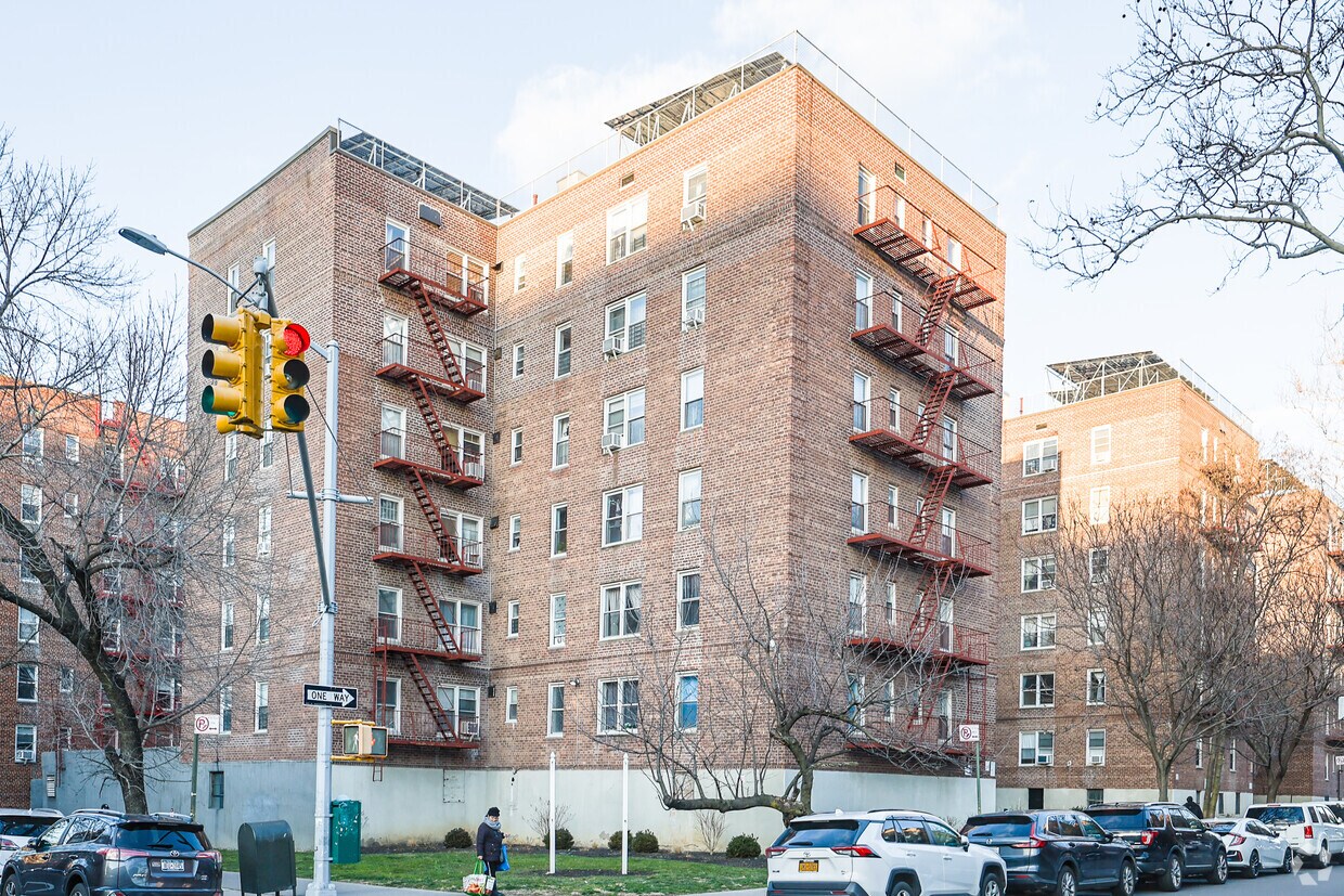 Primary Photo - 14309 Barclay Ave