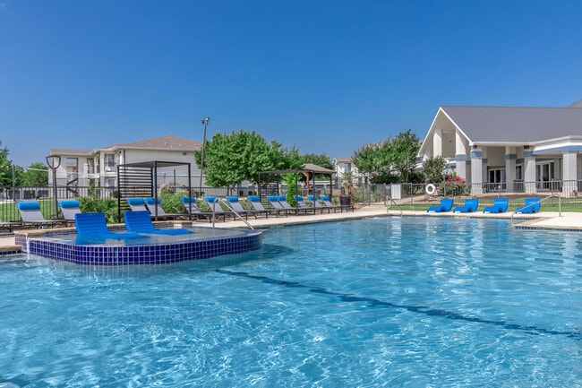 Building Photo - Fifteen12