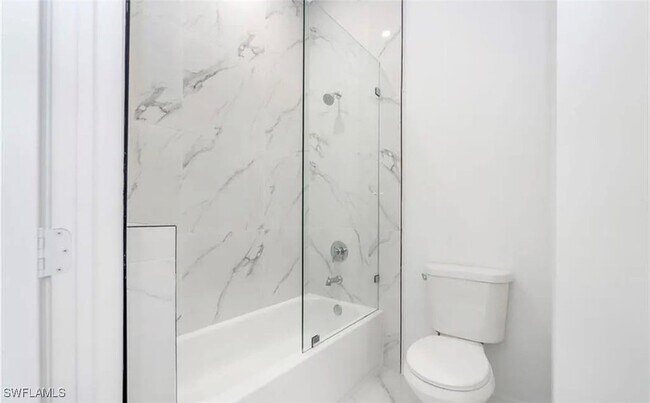 Foto del edificio - 722 Castlestone Ave S