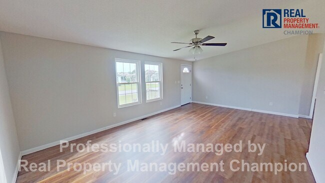 Building Photo - Spacious Home with Huge Fenced Yard