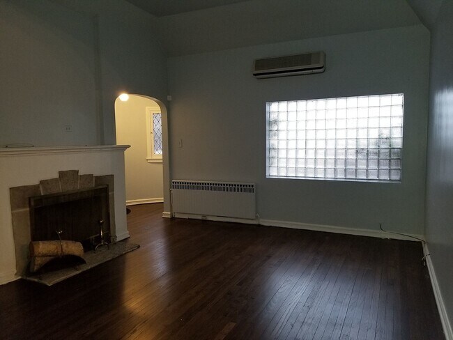 Foto del edificio - 6826 N Knox Ave