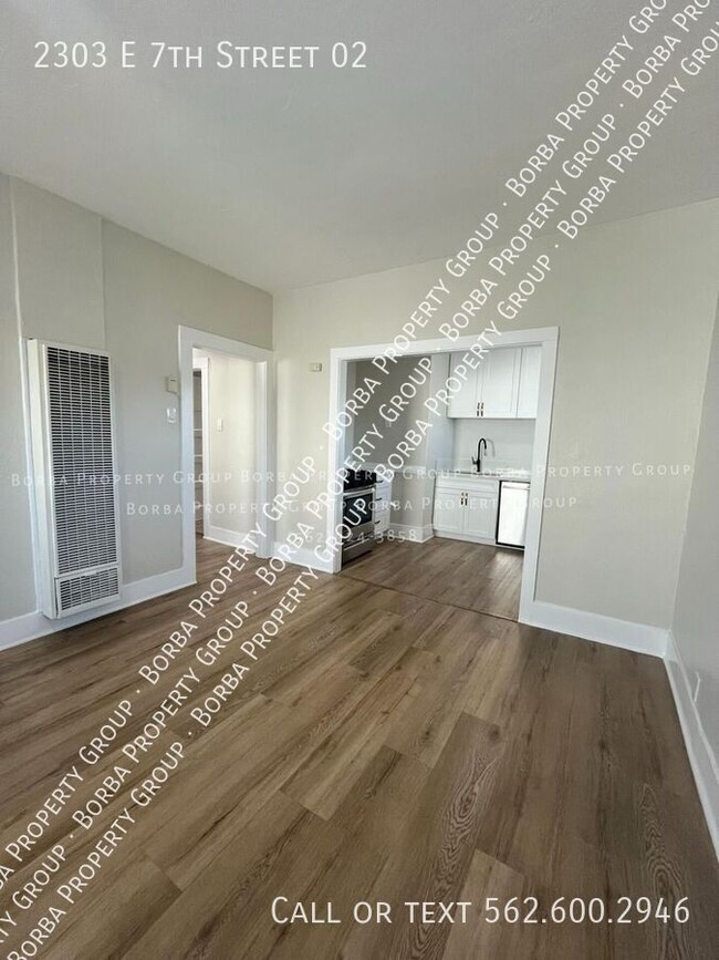 Building Photo - STUNNING 1 BEDROOM & 1 BATHROOM UNIT WITHI...