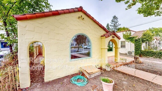 Building Photo - 737 Oak St