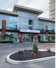 Building Photo - 215 Queen St W