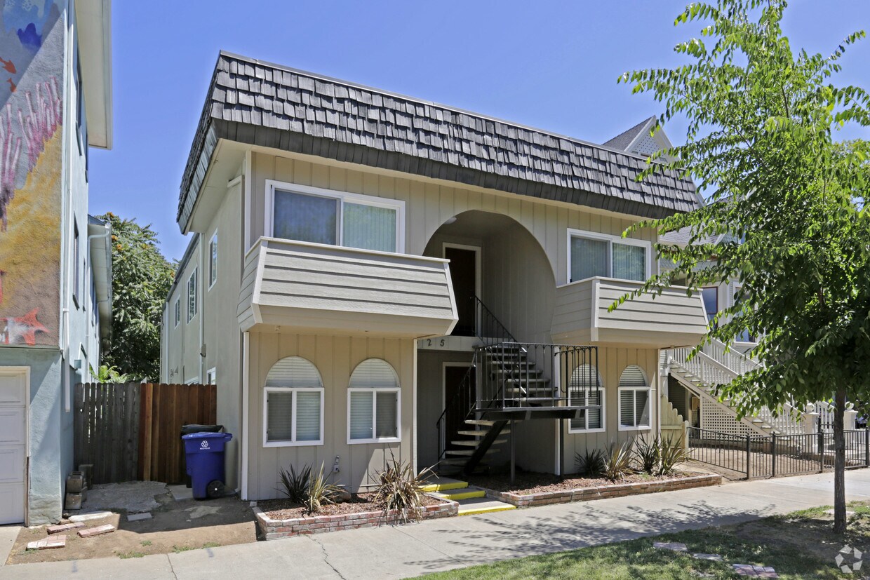 Primary Photo - 2525 N St