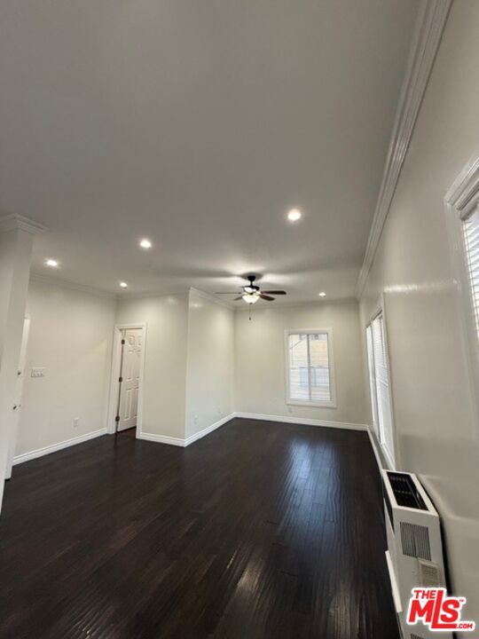 Foto del edificio - 334 Heliotrope Dr