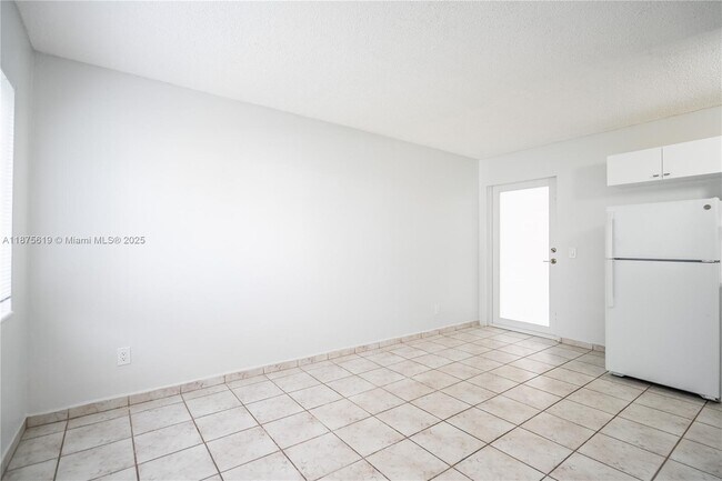 Foto del edificio - 6650 Miller Dr