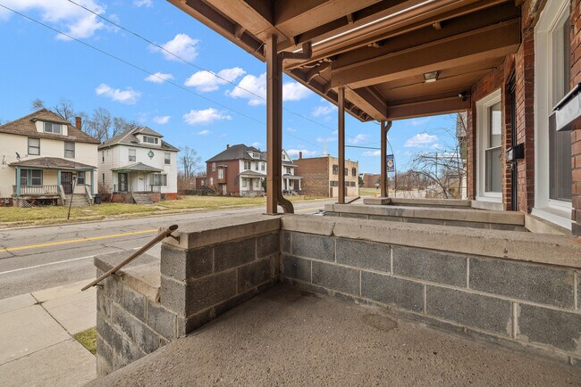 Building Photo - 2617 Wreford St