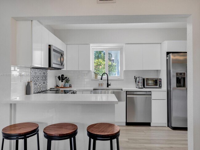 Foto del edificio - 965 NE 80th St