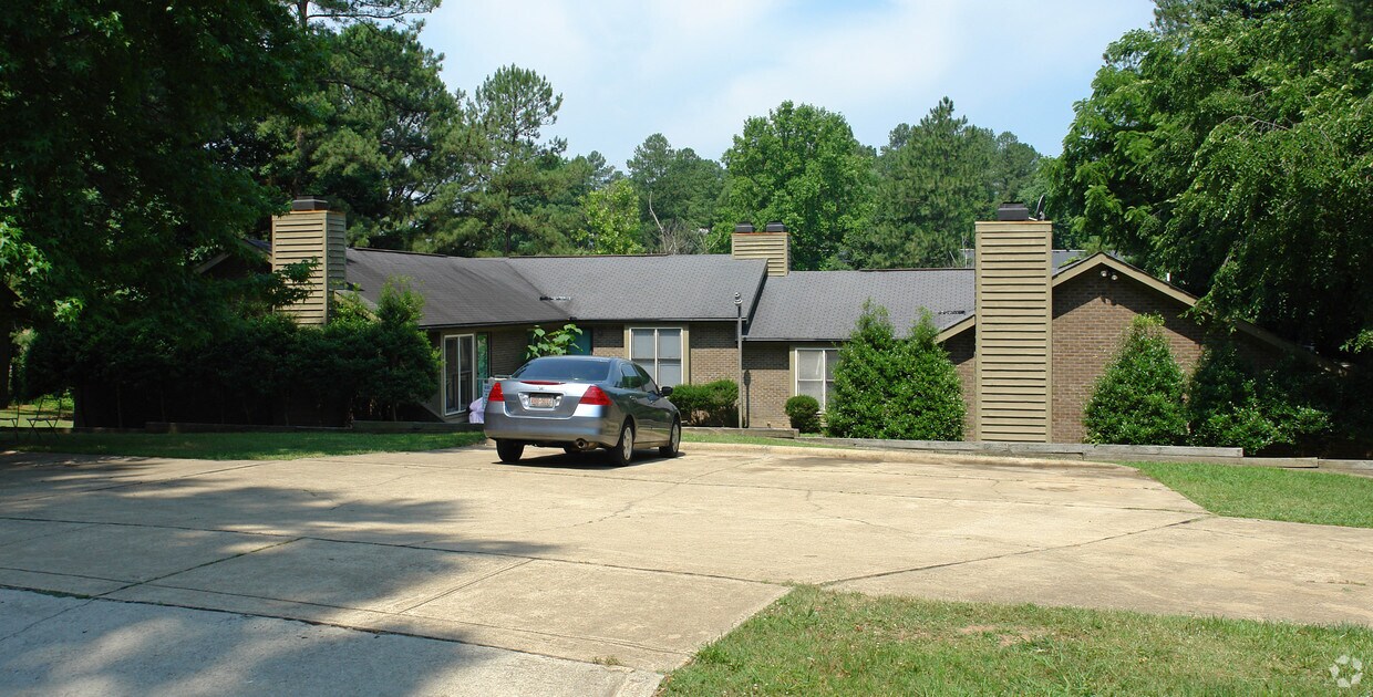 Primary Photo - 4725 Matt Dr
