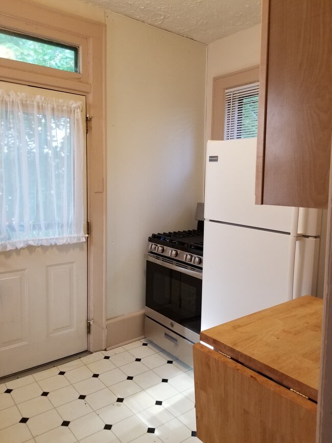 Kitchen with Stainless Gas Range - 141 1/2 W 1st Ave