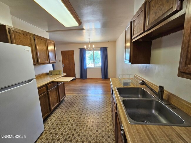 Building Photo - 1685 Chaska Pl