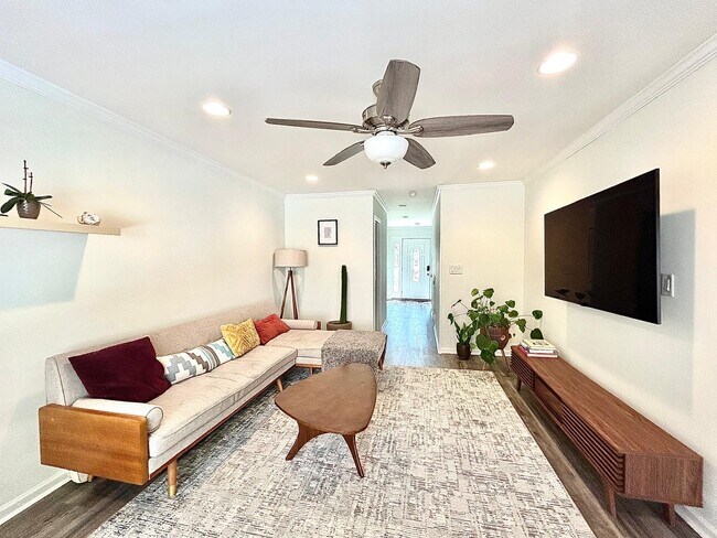 Building Photo - 838 Heritage Sq