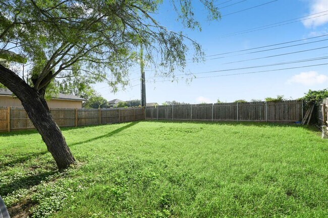 Building Photo - 7903 Bixler Dr