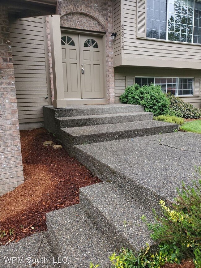 Building Photo - 4 br, 3 bath House - 8814 146th Street Cou...