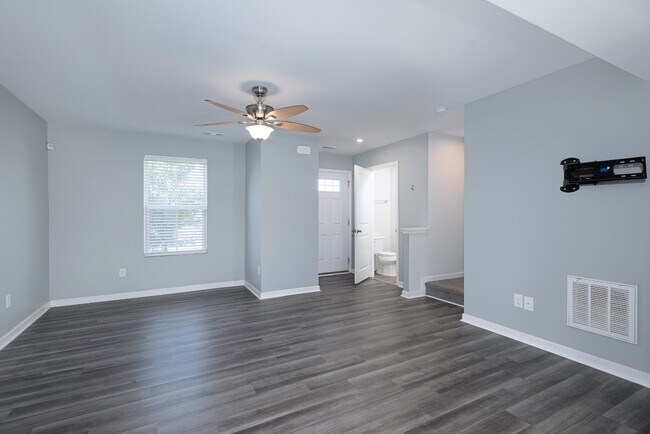 Building Photo - 2103 Portway Aly