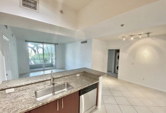 Building Photo - 403 S Sapodilla Ave