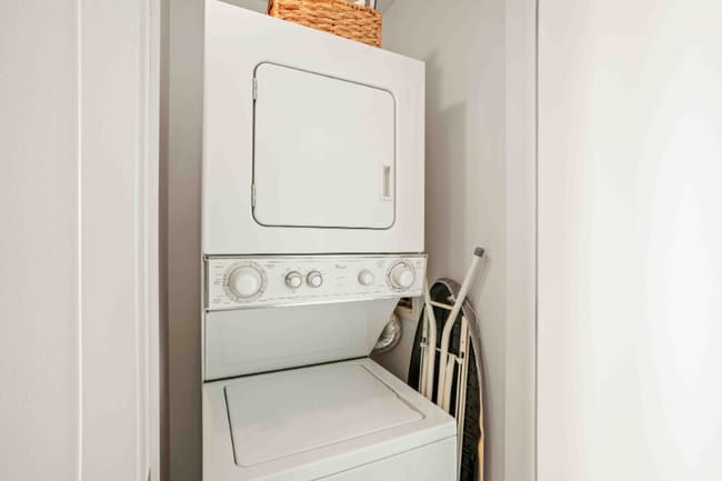 Building Photo - 579 W Kinzie St