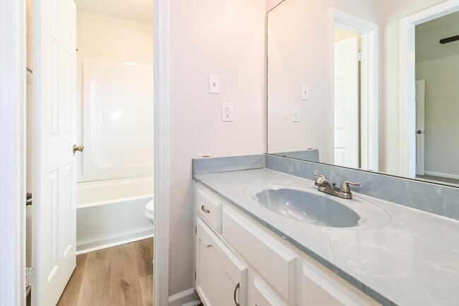 Foto del edificio - 4786 Greenlawn Cove