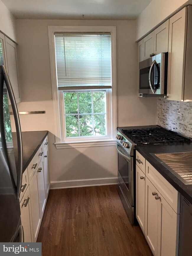 Building Photo - 2728 Ordway St NW