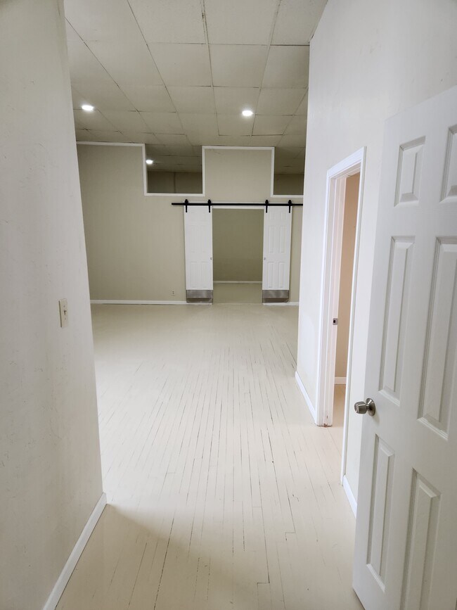 Foto del edificio - 208 E Main St