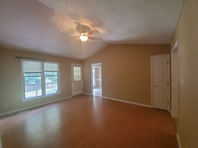 Building Photo - 5090 Summer Ridge Rd
