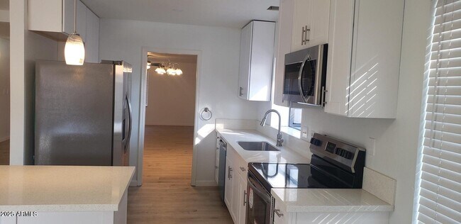 Foto del edificio - 2001 W Summit Pl