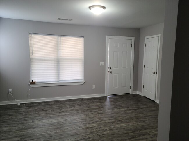 Living room - 1112 Regent St SW