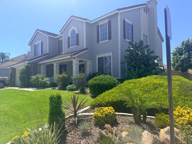 Foto del edificio - Stunning 5-Bedroom Pool Home in Corona is now available for rent
