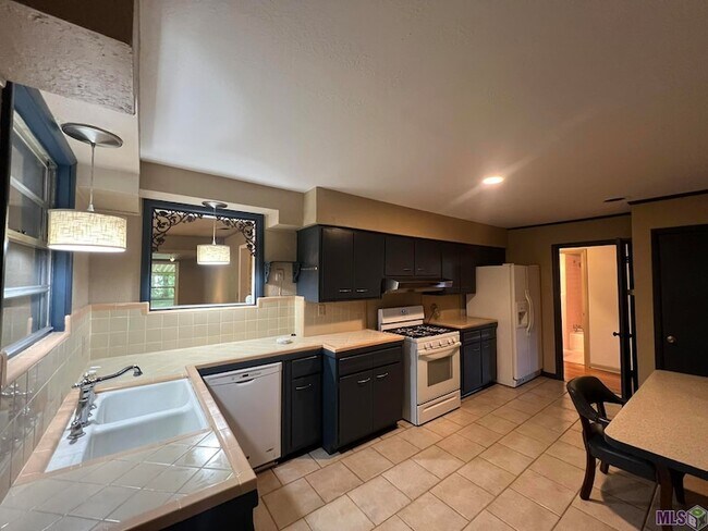 Building Photo - 2815 Anita Circle