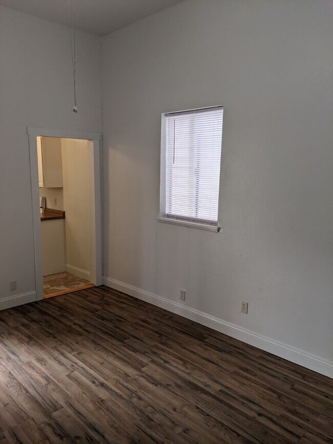 Building Photo - Cozy Studio Apartment