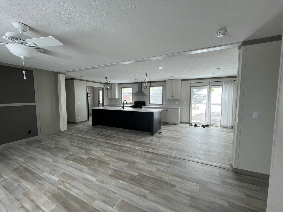 Foto principal - Brand new manufactured 3 bedroom home on l...