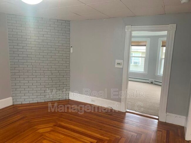 Building Photo - 52 Manners Ave