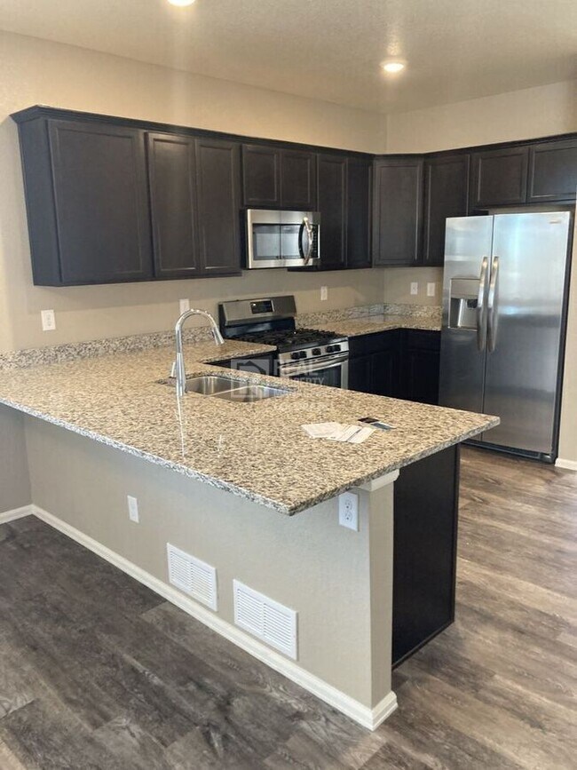 Building Photo - 11773 Lovegrass Dr