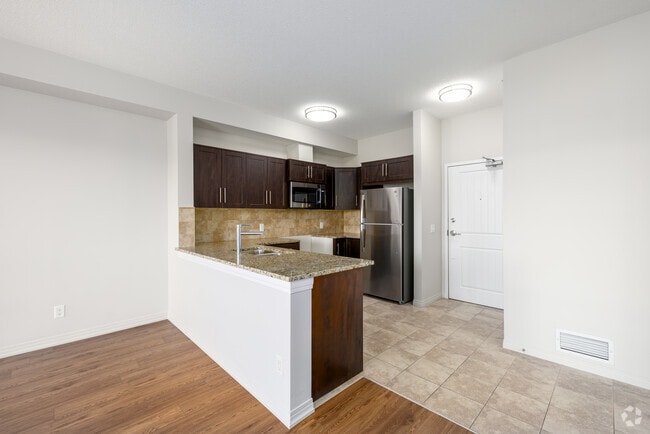1BR, 1BA w/ Den - 743SF - Kitchen - Beacon Heights Apartments