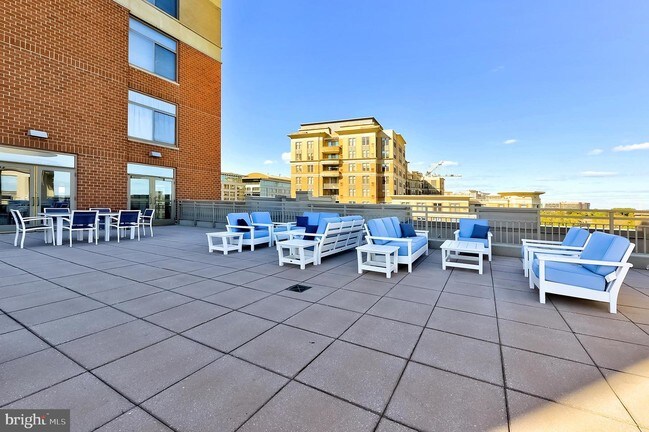 Building Photo - 3600 S Glebe Rd