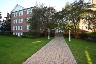 Building Photo - 1402 Hinman Ave