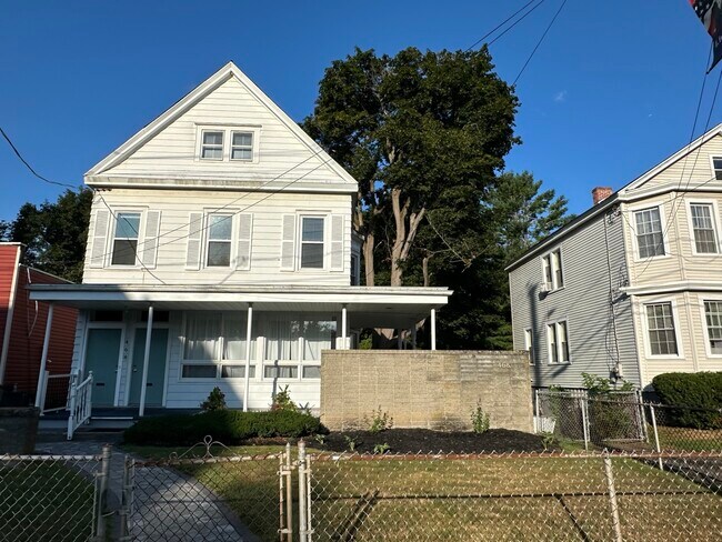 Front - 468 Pawling Ave